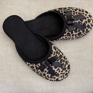 Dearfoams leopard slippers size Medium US 7-8